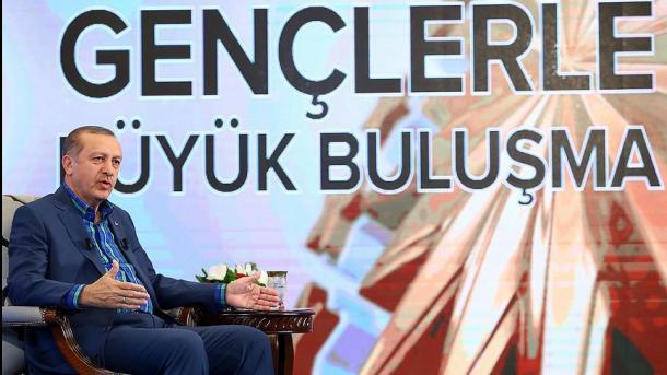 土耳其总统与青年们聚会