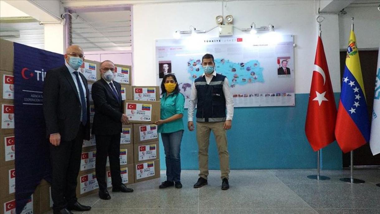 Solidariedade turca entrega seis toneladas de alimentos para famílias venezuelanas em Caracas