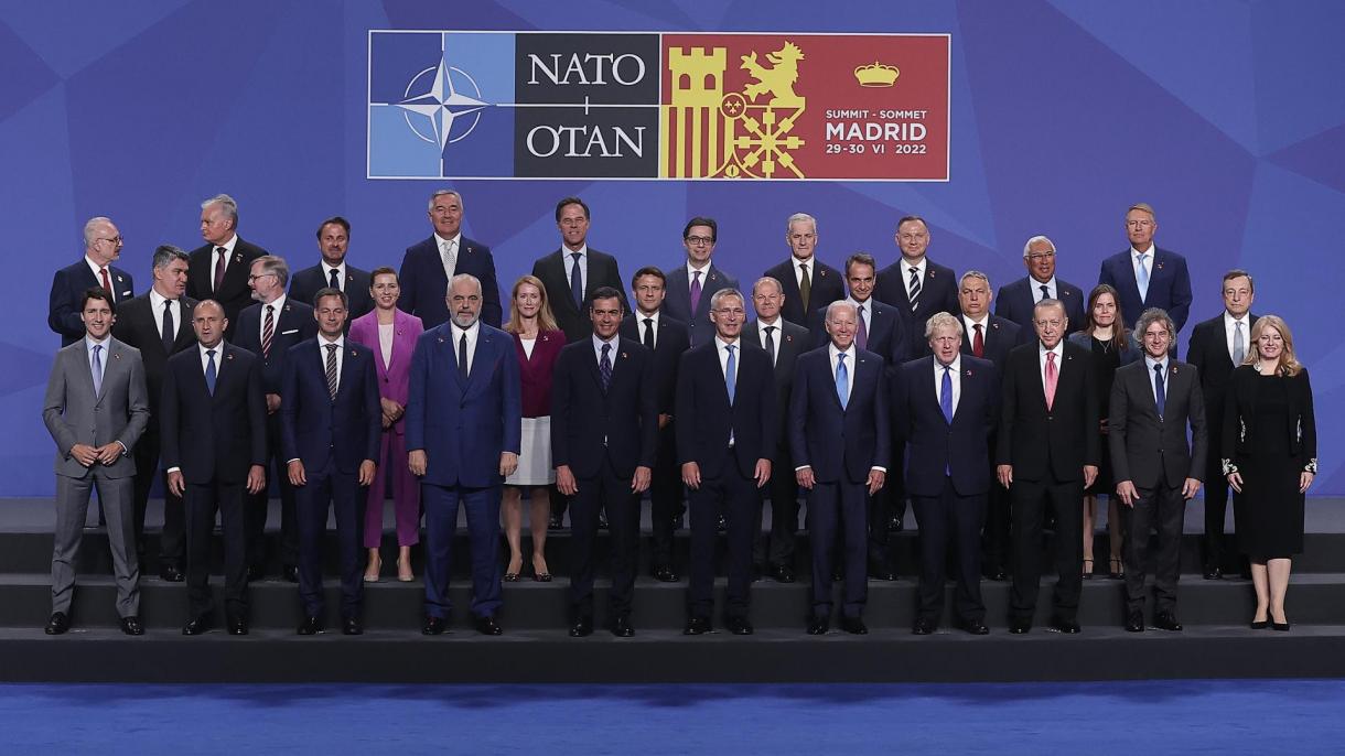 nato liderler zirvesi aile fotografi.jpg