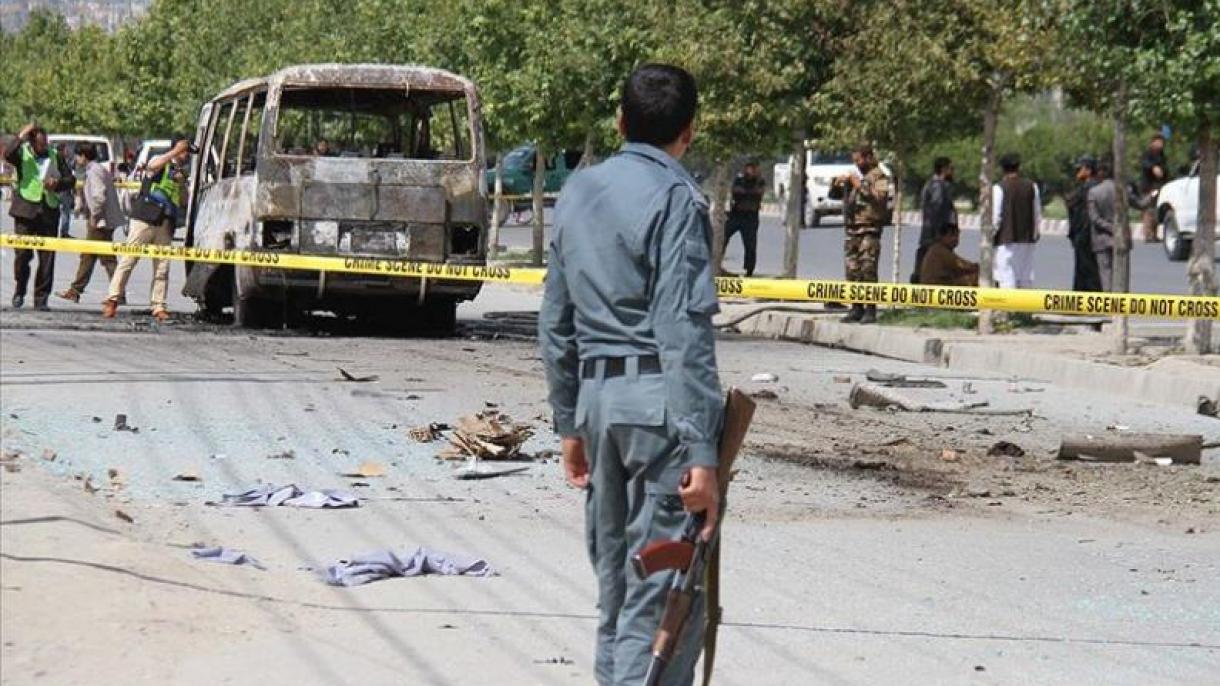 Afghanistan: bomba contro bus, almeno 32 morti