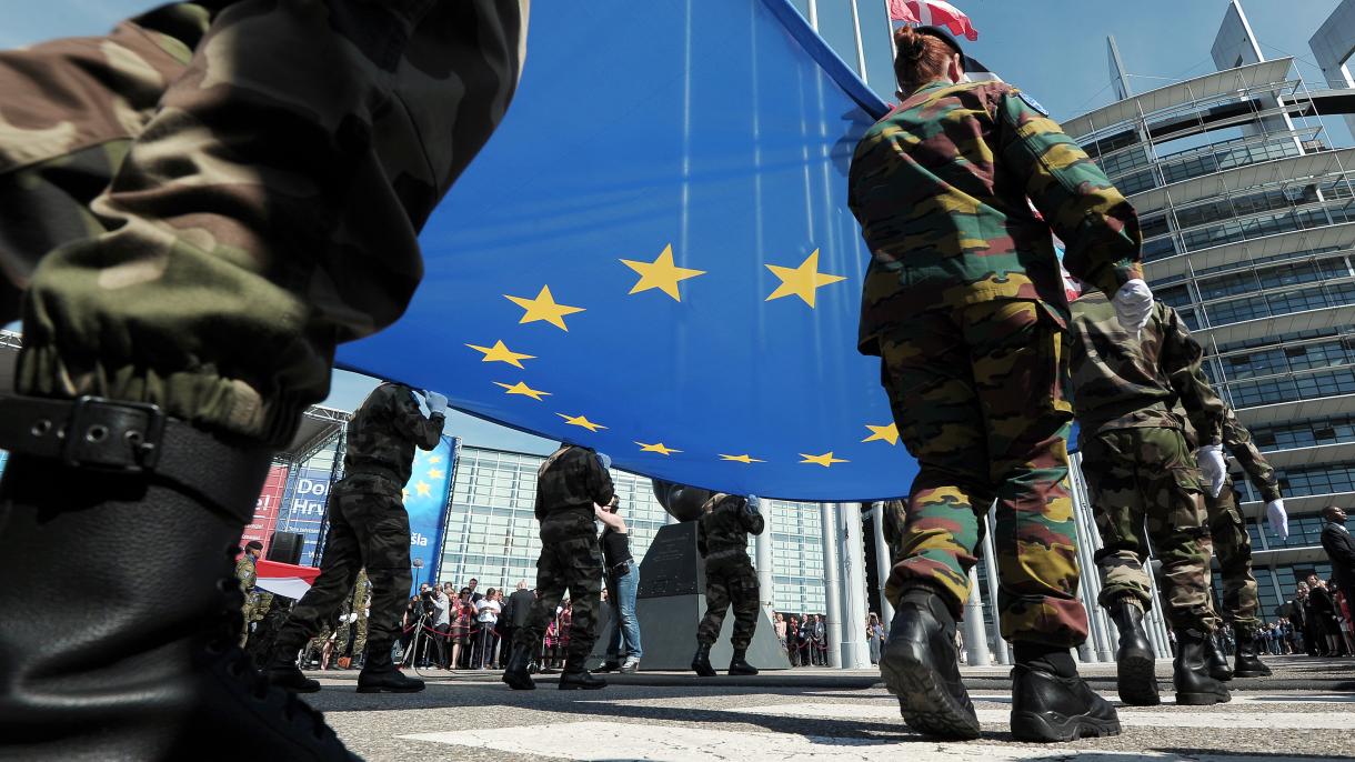 Sondage: Plus de la moitié des Français sont favorables à la création d’une armée européenne