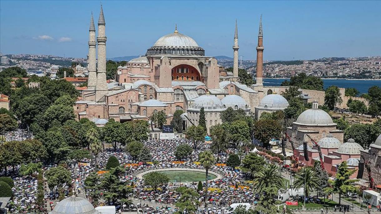 Prifti grek i kënaqur për rikthimin e Shën-Sofisë në xhami
