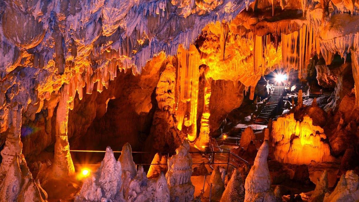 Castillo de Zile y la Cueva Ballıca en Tokat