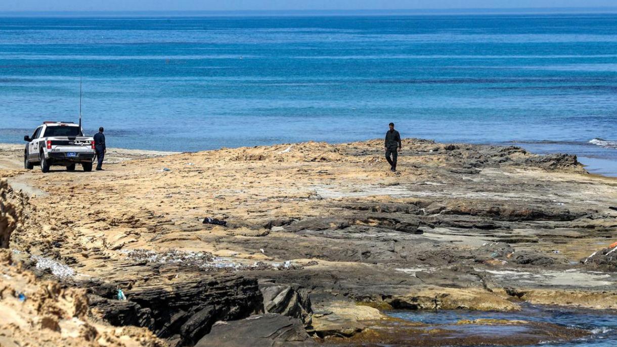 Dos botes con cerca de mil personas en el Mediterráneo están al borde de hundimiento