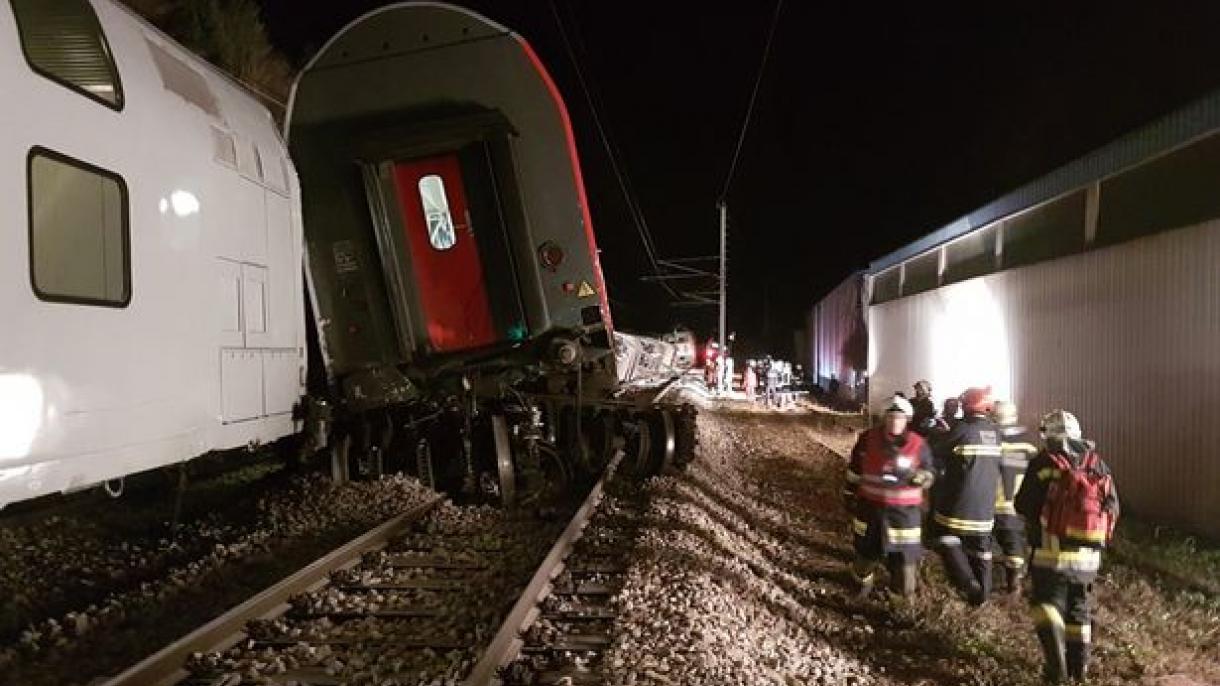 آسڑیا، دو مسافر ٹرینوں کی خوفناک ٹکر