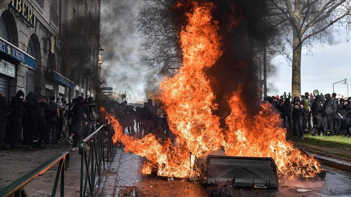 "Si se suspende la reforma de las pensiones, Francia sería acusada de ser incapaz en hacer reformas"
