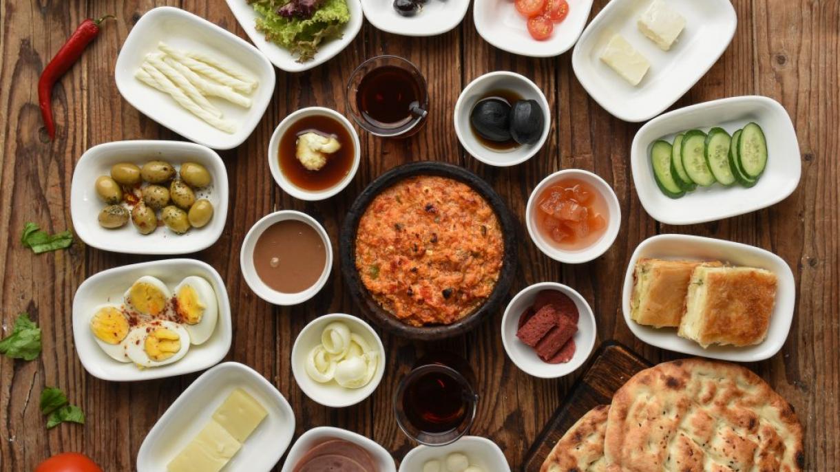 El desayuno turco-Segunda parte: ¿Cuáles son los componentes esenciales de un desayuno típico turco?