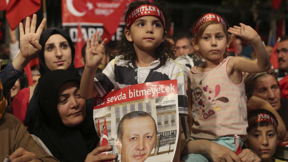 حضور پرشور ملت ترکیه در میادین ادامه دارد