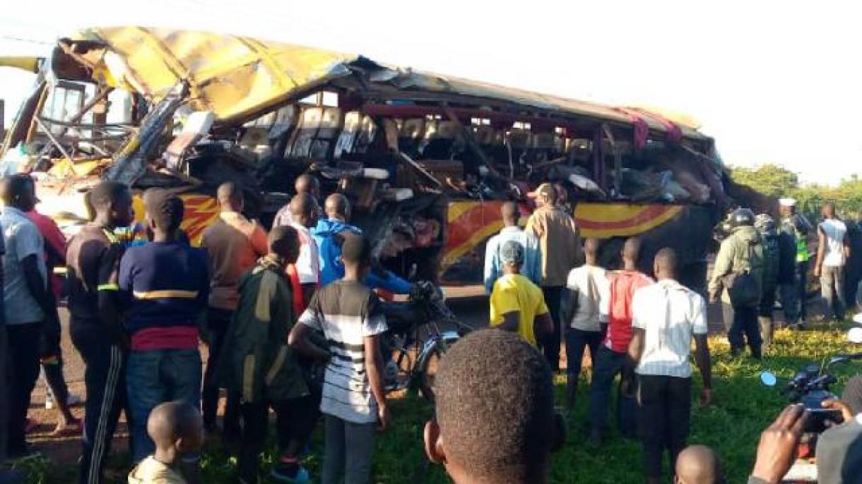 یوگنڈا: مسافر بس اور گاڑی کے درمیان تصادم،16 افراد ہلاک