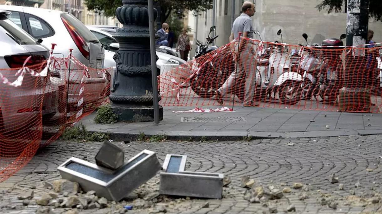Napoli, crolla edificio di 4 piani, 7 dispersi