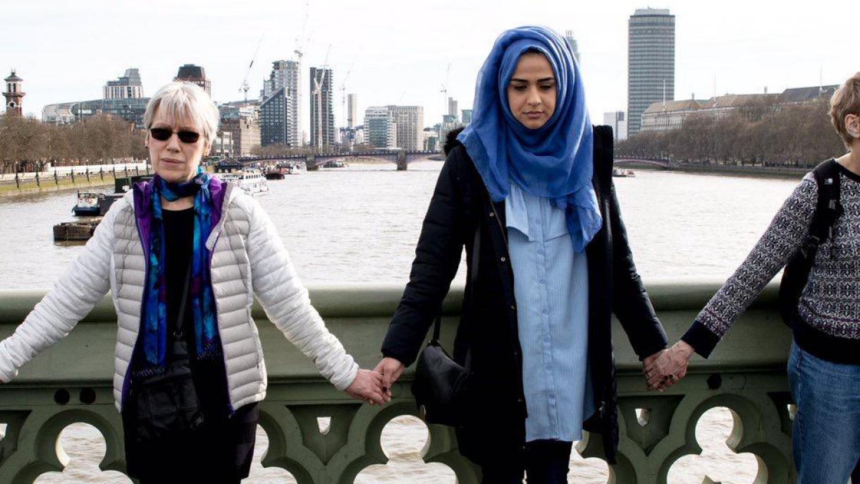 Catena umana delle donne musulmane a Londra
