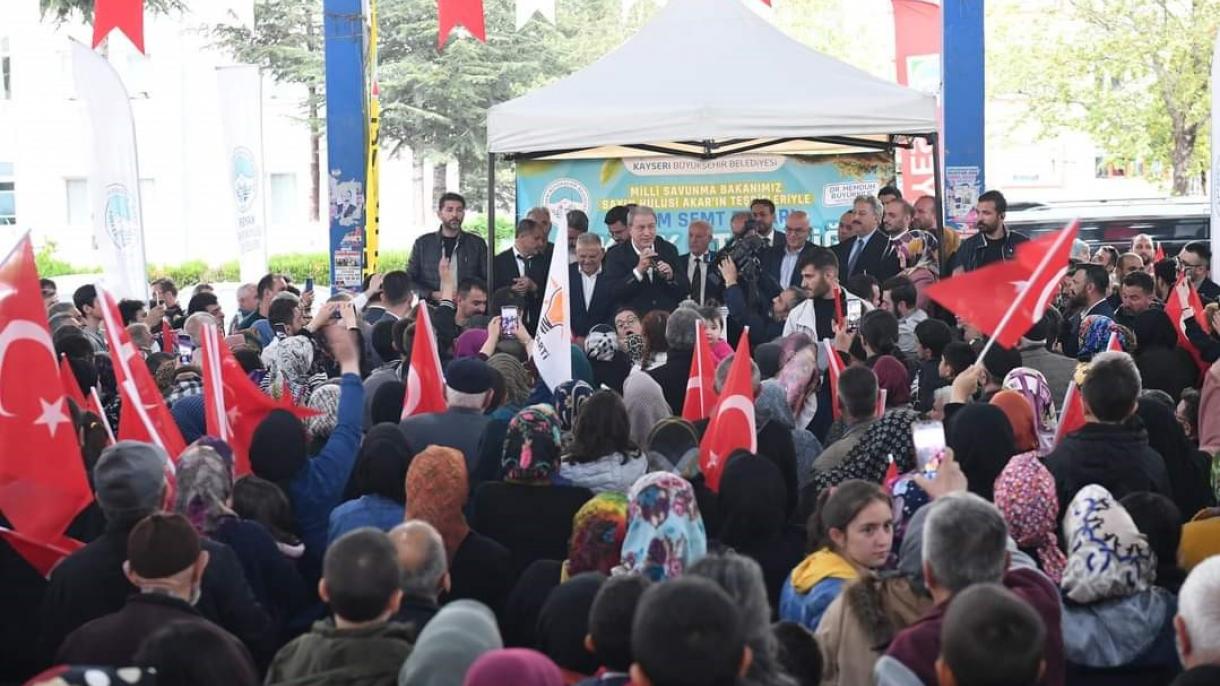 تاکید وزیر دفاع ملی ترکیه به مبارزه قاطعانه با تروریسم