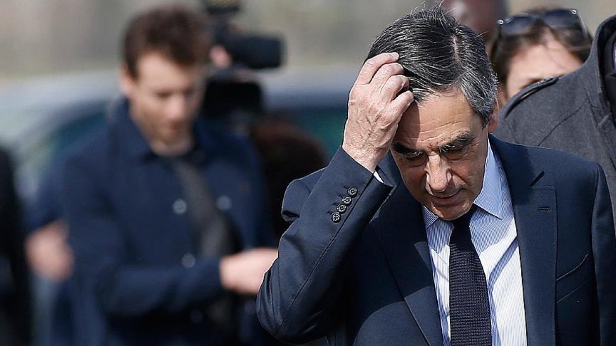 法国警方搜查中间偏右党总统候选人菲永的住宅
