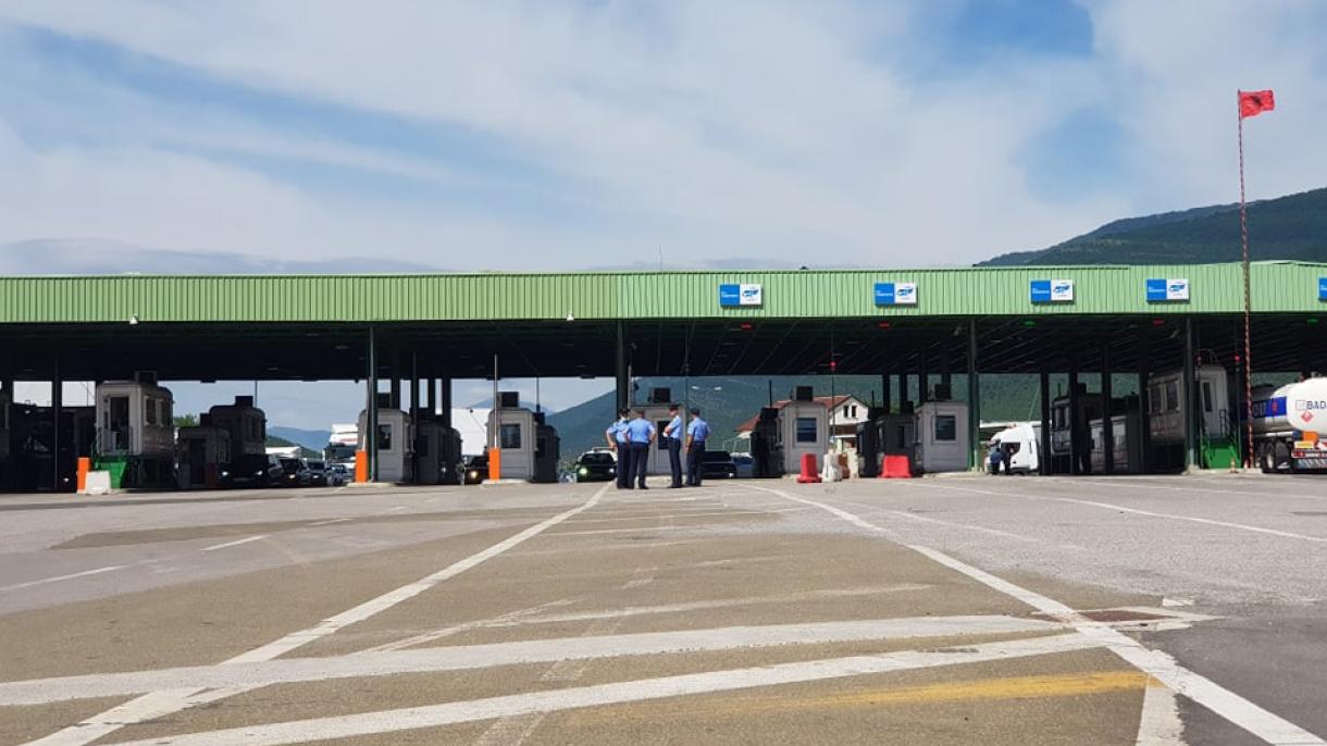 Arnavutluk_Kosova Kara Sınır Kapısı.jpg