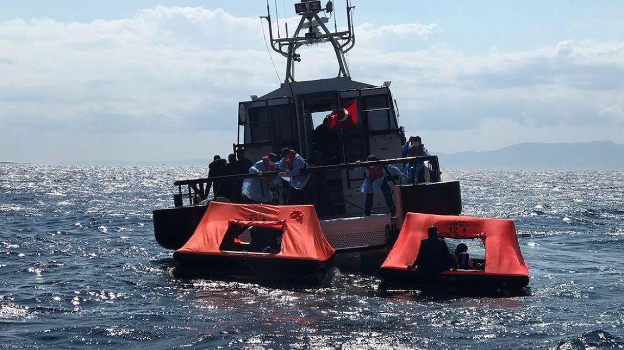 گارد ساحلی ترکیه ده ها تن از مهاجرین غیر قانونی را از خطر غرق شدن نجات داد