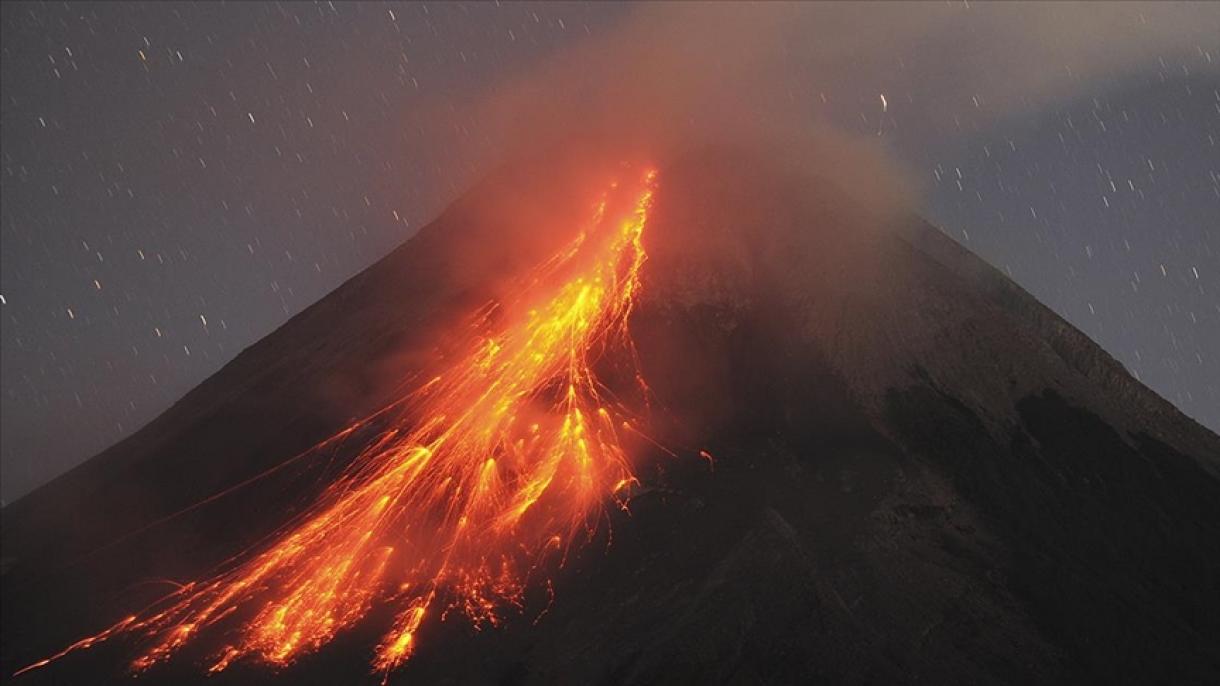印尼爪哇岛默拉皮火山再次喷发