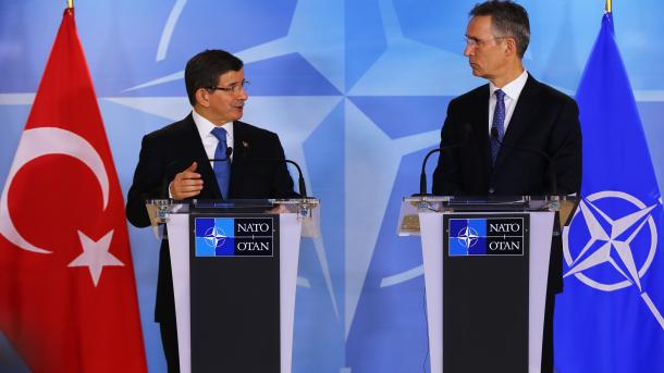 Ahmet Davutoglu rencontre Jens Stoltenberg, dans le Quartier général de l'Otan à Bruxelles