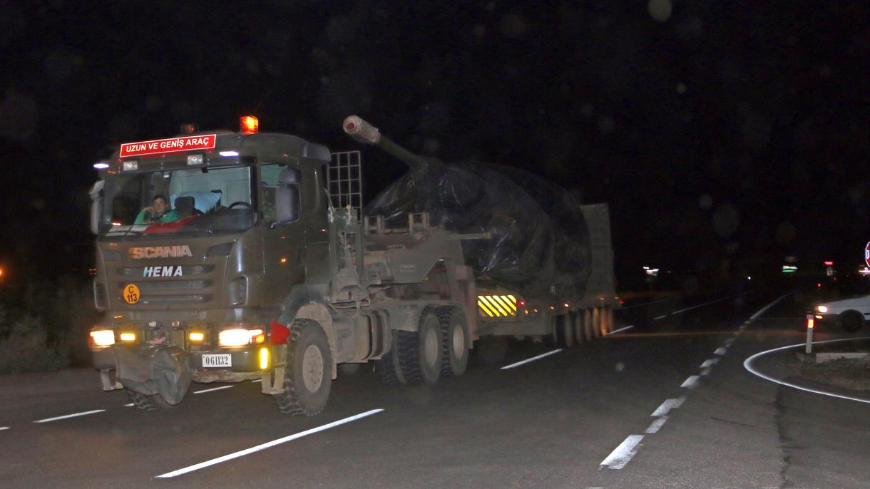 Turquía envía más vehículos militares a la frontera con Siria