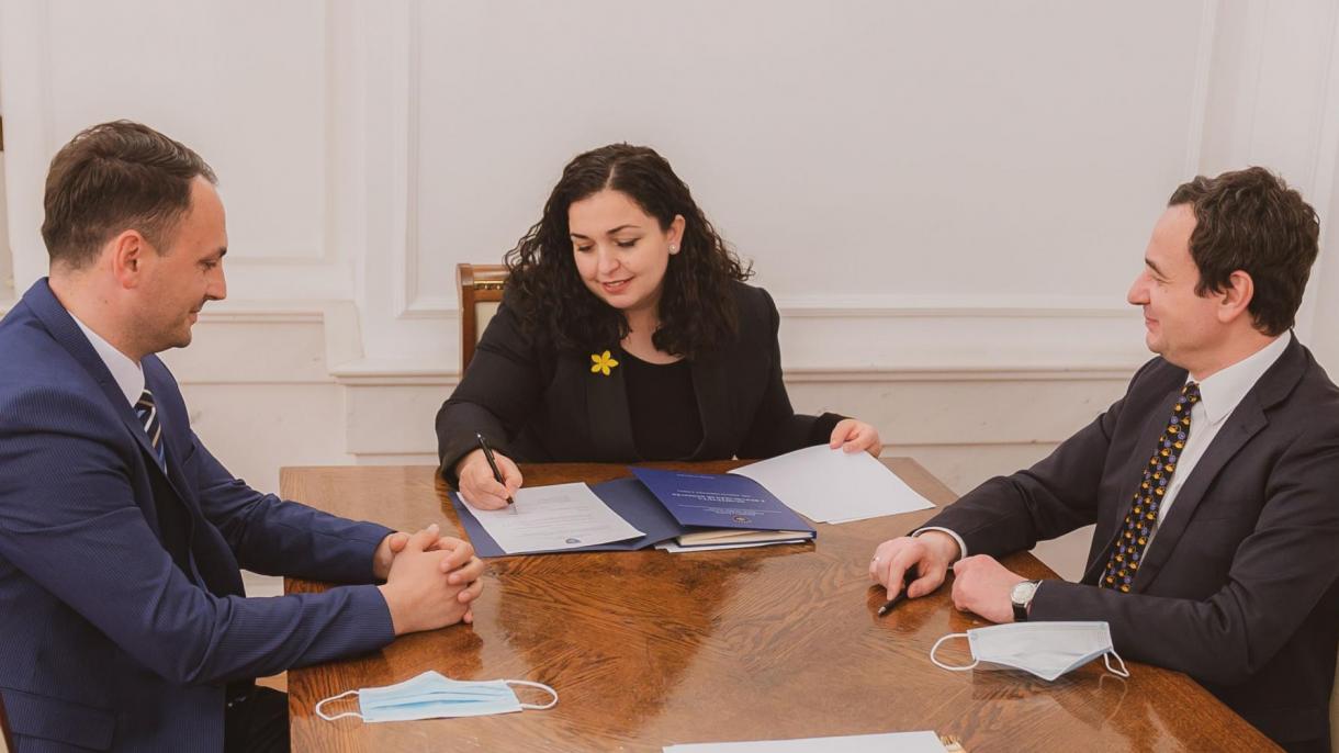 Vjosa Osmani Albin Kurti Petrit Ajeti 2.jpg