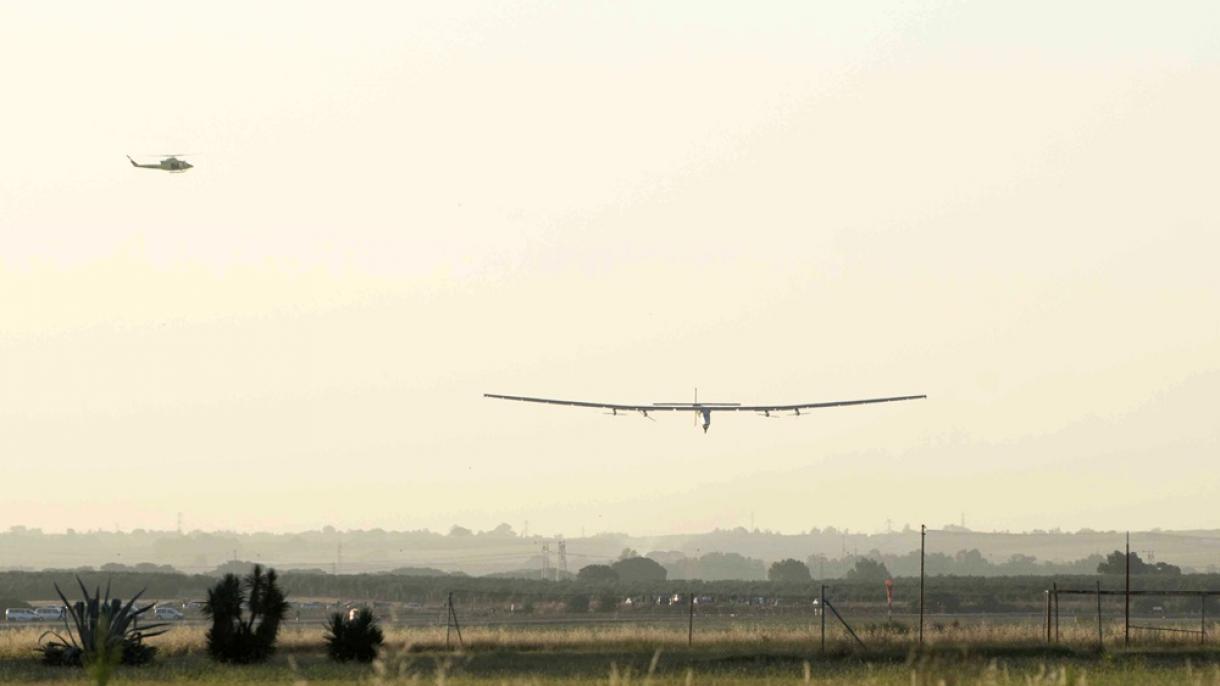 Solar Impulse 2 ha despegado desde el Aeropuerto de Sevilla para la 16º etapa de su gira mundial