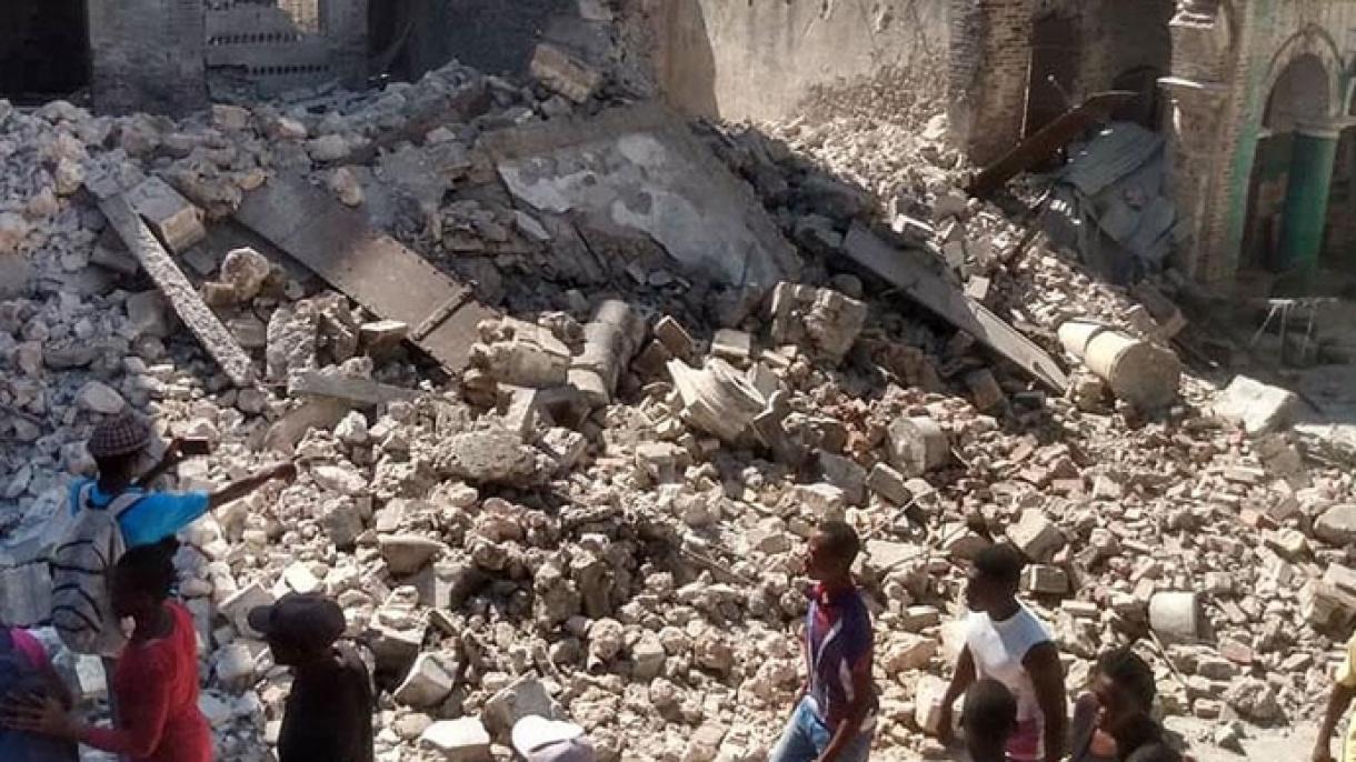 Több mint hétszázan haltak meg a Haitit megrázó 7,2-es erősségű földrengésben
