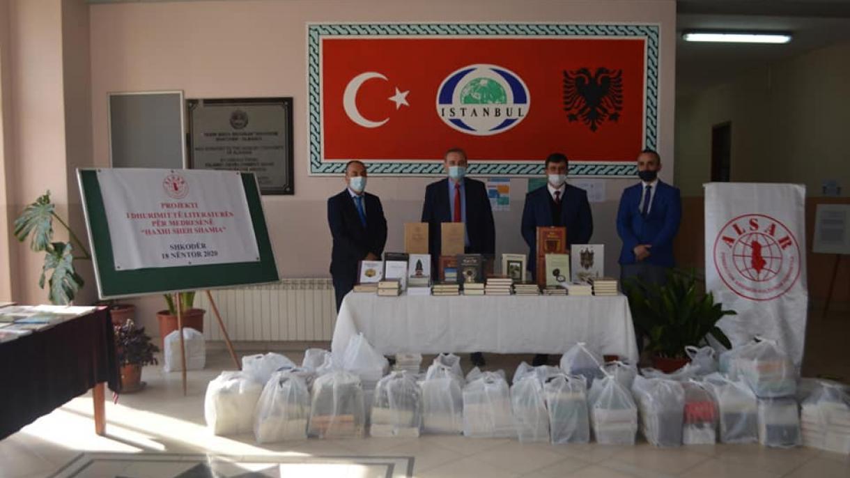 ALSAR-dan İstanbul Derneğine kitap hediye_1.jpg