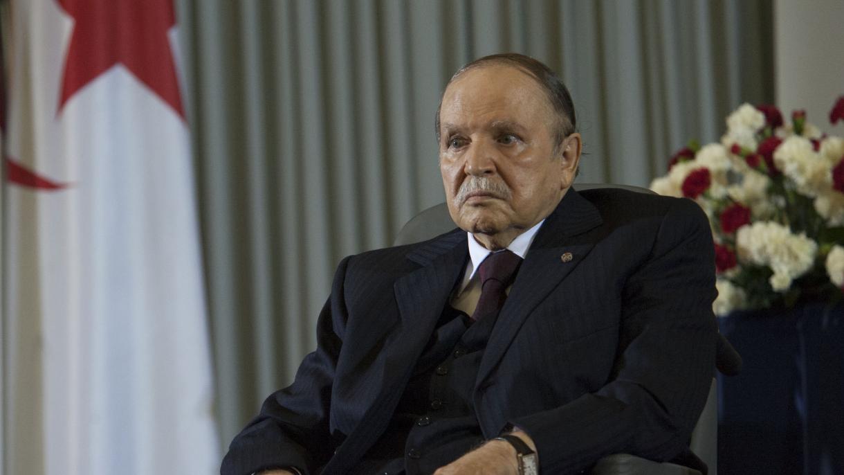 Bouteflika apresenta sua renúncia como presidente da Argélia