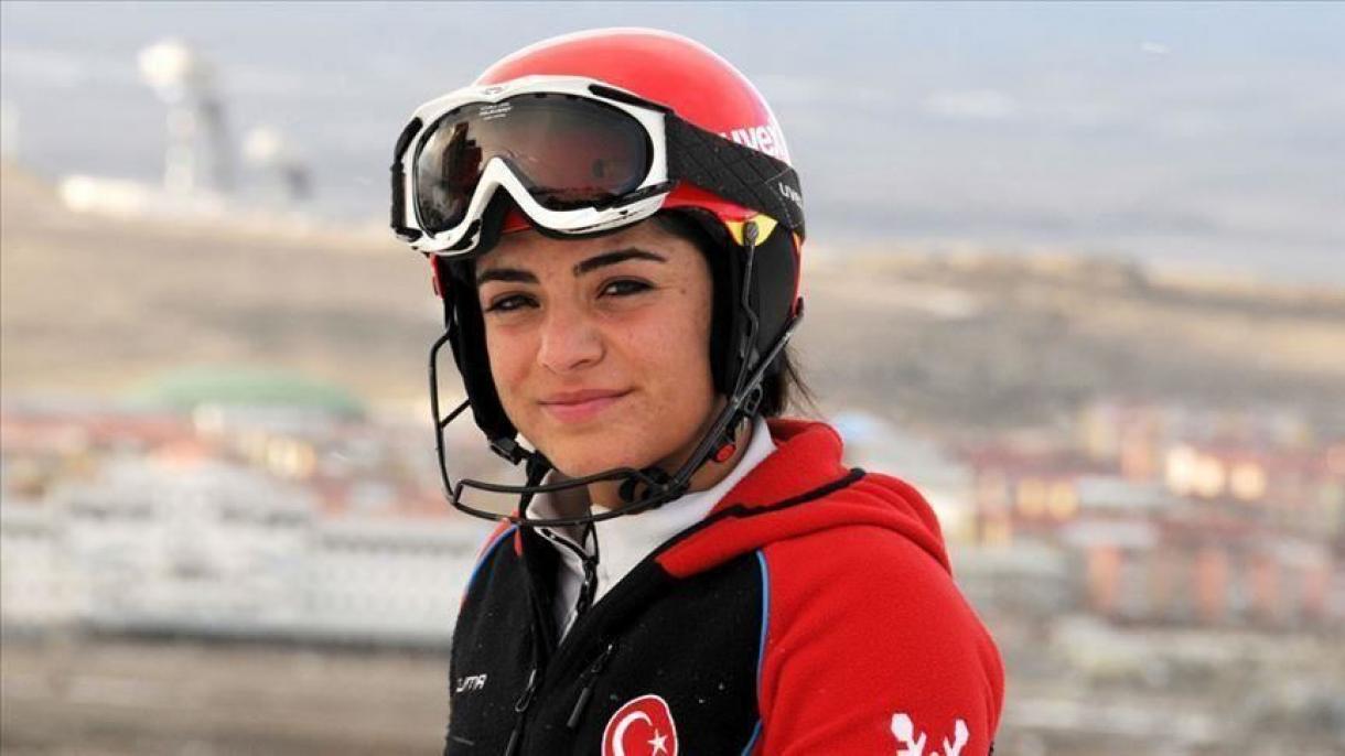 Esquiadora turca é declarada "heroína" na Eslovênia por salvar uma criança de morrer em uma queda