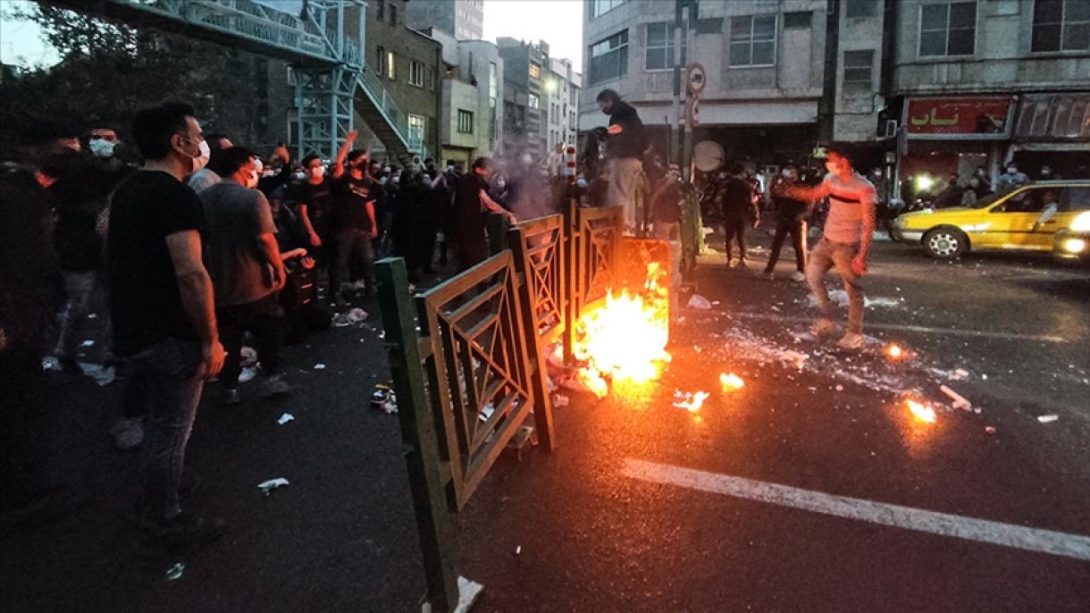 Protestos continuam no Irão