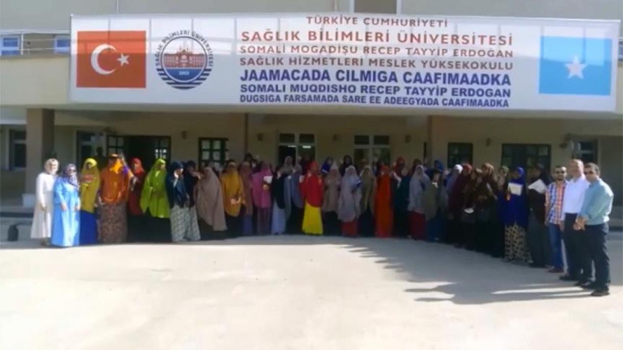 Somalili talyplar Prezident Erdogany Gurban baýramy bilen gutlady