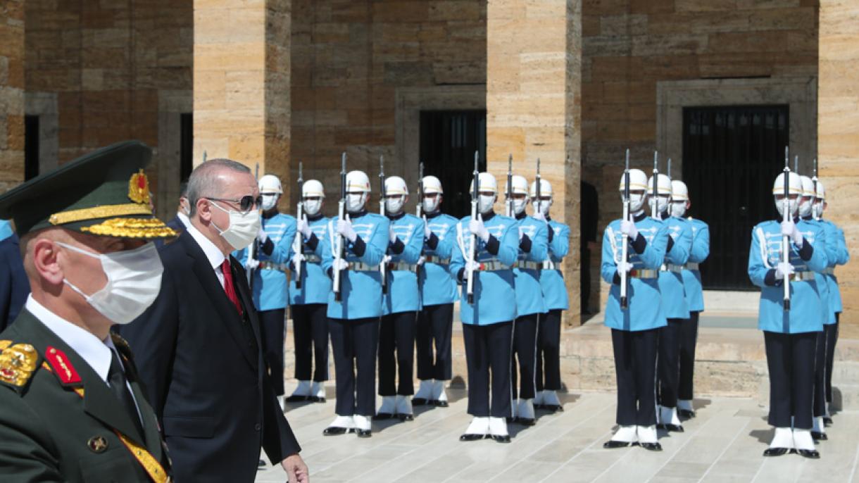 Cumhurbaşkanı Erdogan 30 Ağustos Zafer Bayramı Anıtkabir 2.jpg