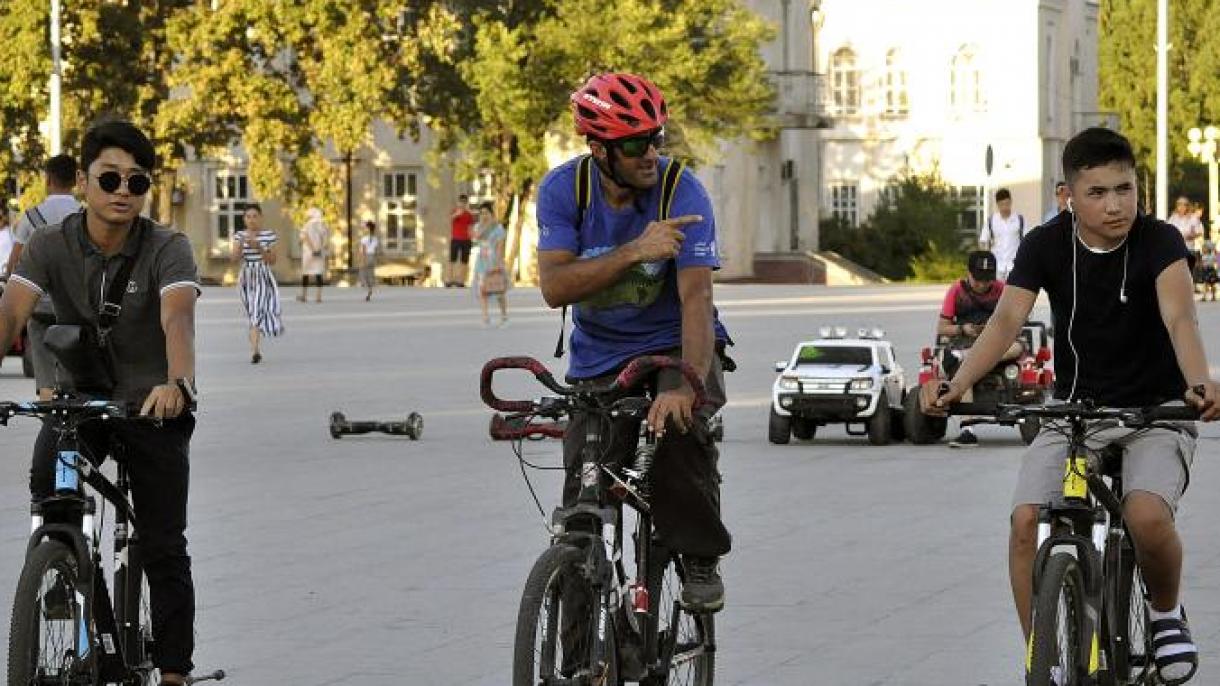Бишкекке Стамбулдан велосипед тээп келген спортчу