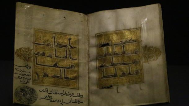 İstanbulda ən qədim Quran-i Kərim nüsxələri sərgilənir.
