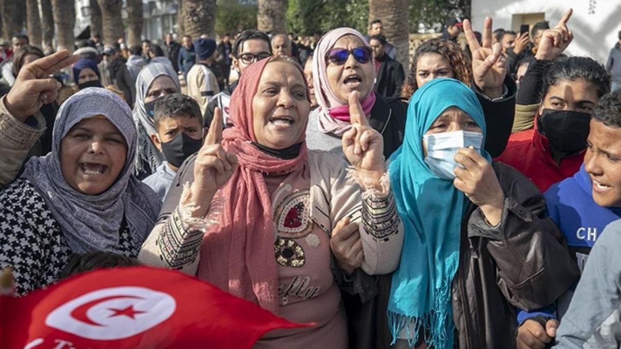 بازداشت شدن بیش از هزار تن در حین اعتراضات در تونس