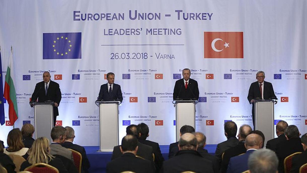 Os líderes compareceram perante as câmaras depois da Cimeira Turquia – EU