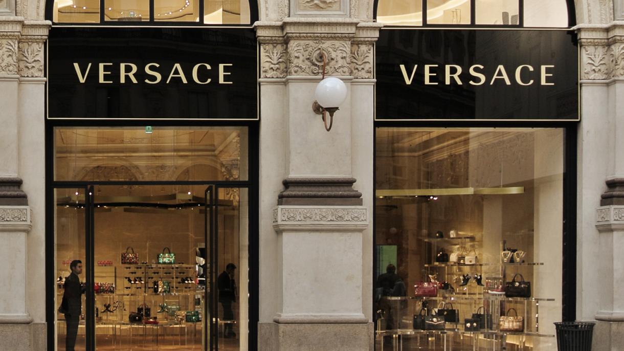 Κατηγορίες για ρατσισμό απευθύνονται στον ιταλικό κολοσσό μόδας Versace