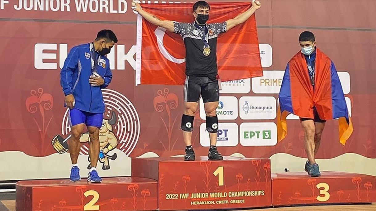 مەملىكەتلىك ئېغىرلىق كۆتۈرۈش ماھىرىمىز بىرسى ئالتۇن، جەمئىي 3 مېدالغا ئېرىشتى