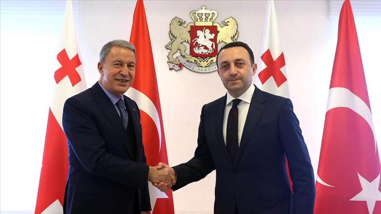Hulusi Akar gruziyalik hamkasbi Irakli Garibashvili bilan uchrashdi