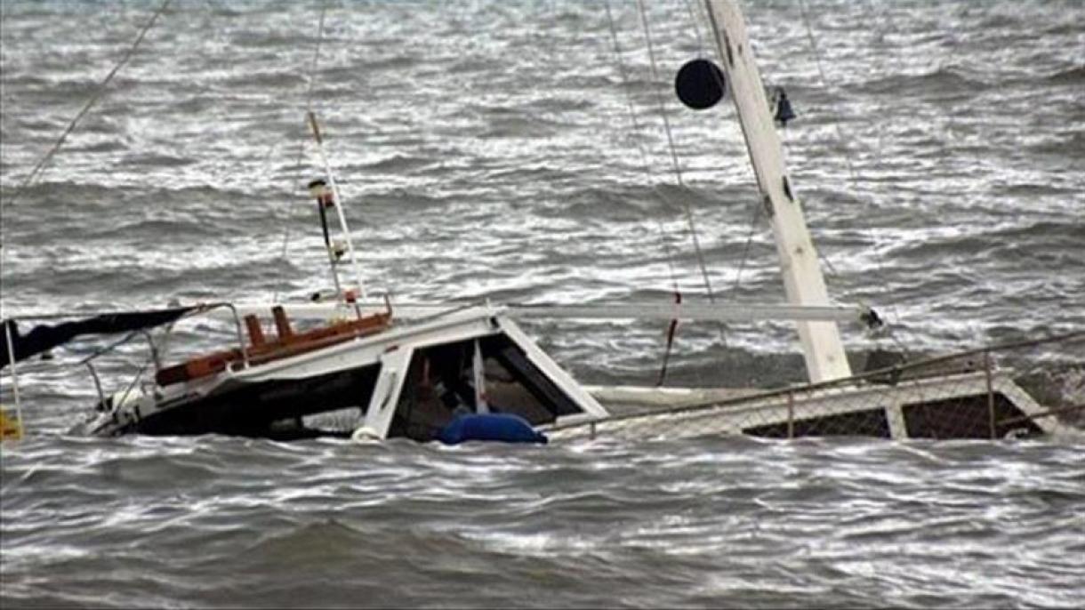 中国一艘船只倾覆 致1人死 9人失踪