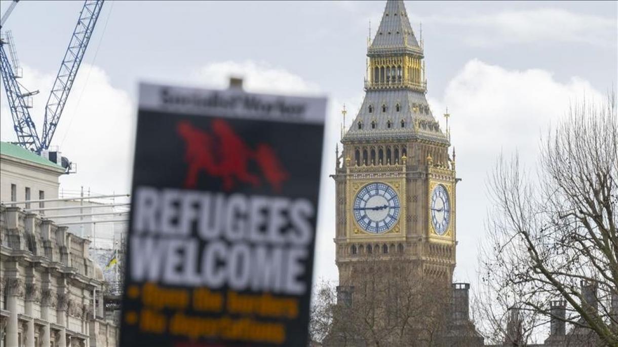 Los legisladores de Reino Unido votan a favor de ley para enviar solicitantes de asilo a Ruanda