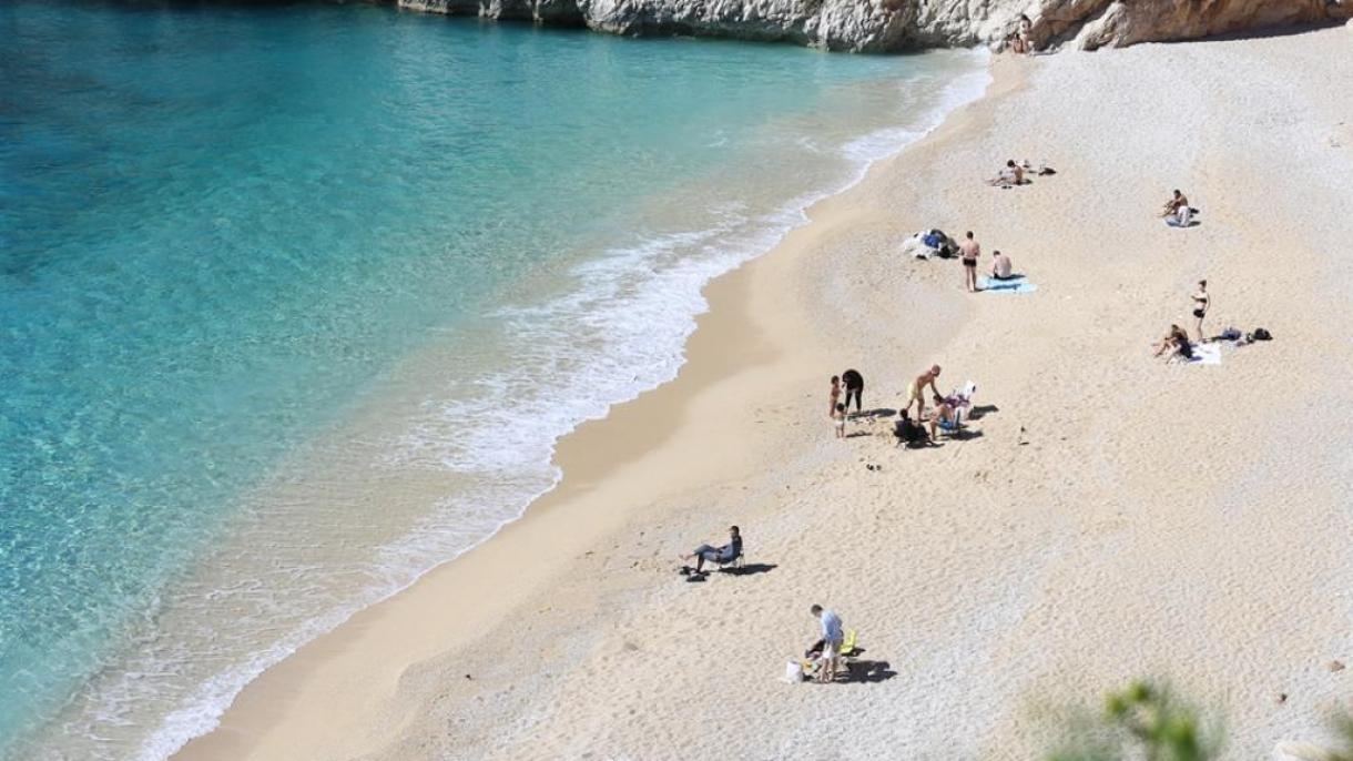 Covid-19: 7 millions de touristes russes pourraient passer leurs vacances en Turquie cette année