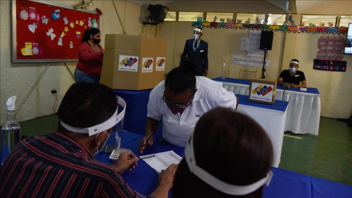 Venezuela vive una nueva elección en la que por primera vez en cuatro años participa la oposición