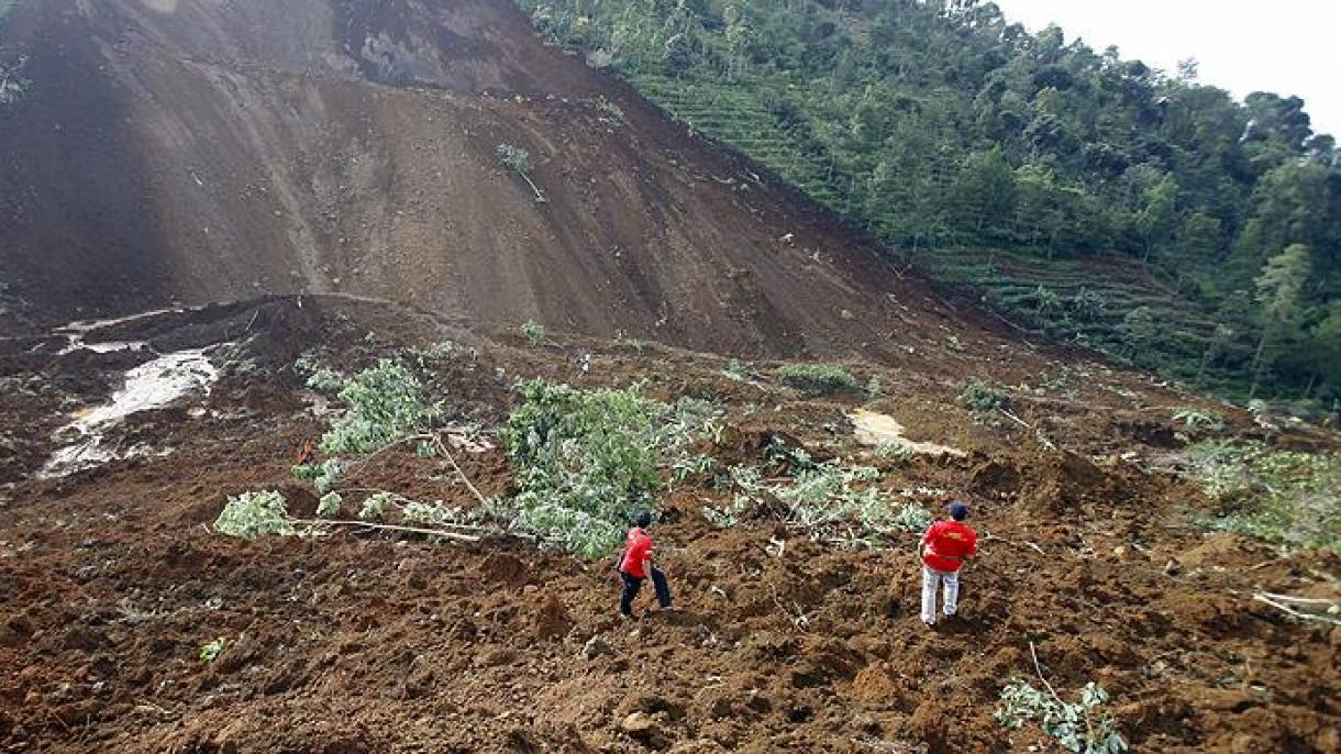 印尼钻石矿场发生山体滑坡