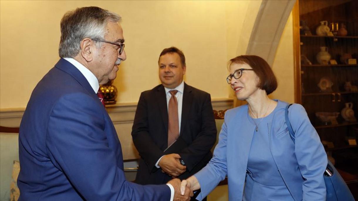 Le président de la RTCN Mustafa Akinci reçoit l’ambassadrice des États-Unis à Lefkosa