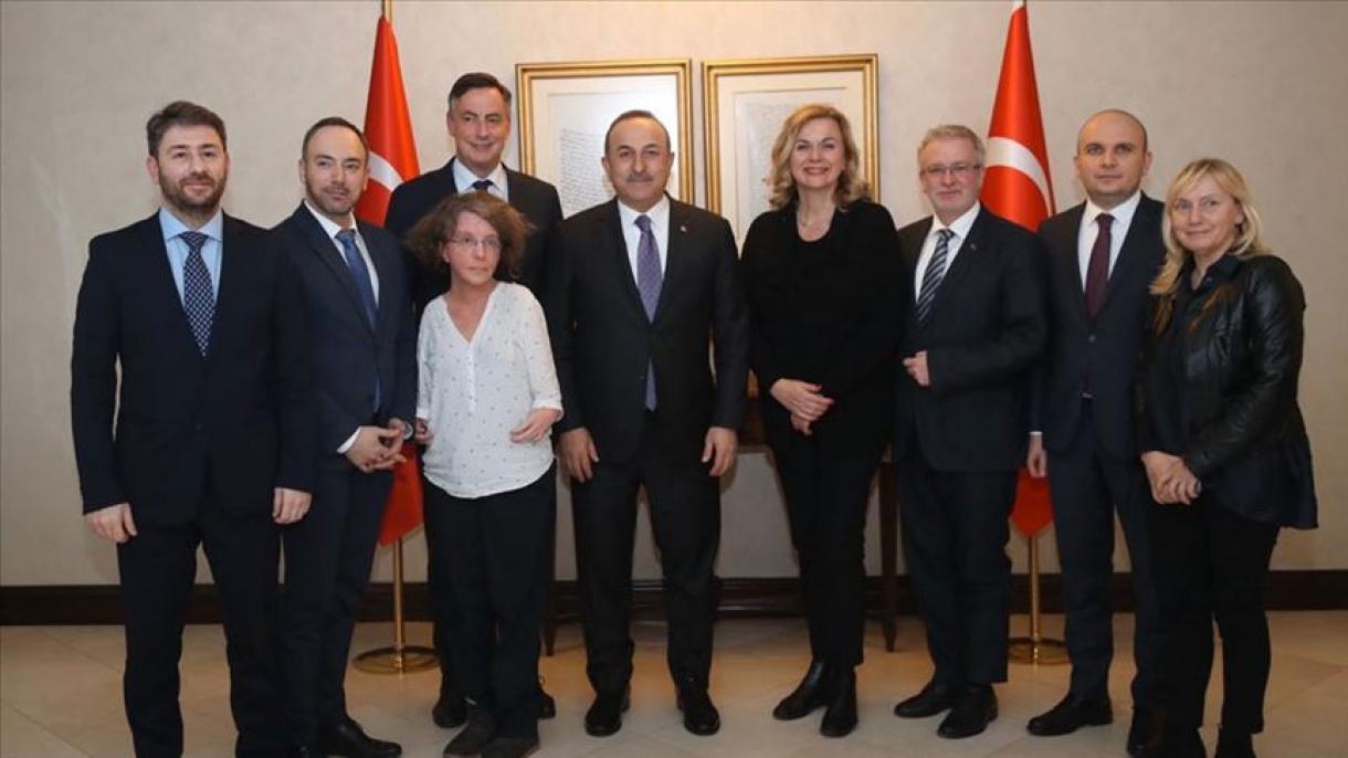 Entretien de Cavusoglu avec la délégation de la Commission des affaires étrangères du PE