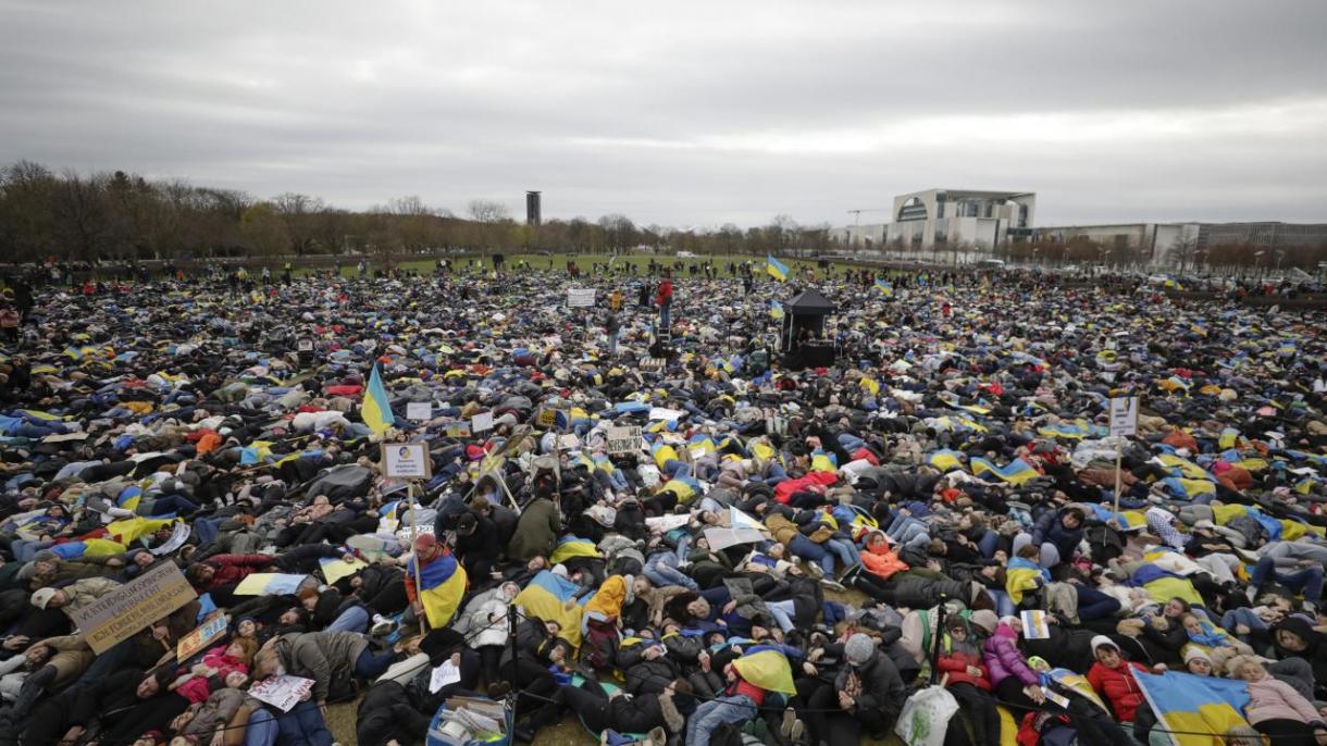 Az ukrajnai háború ellen tüntettek Berlinben