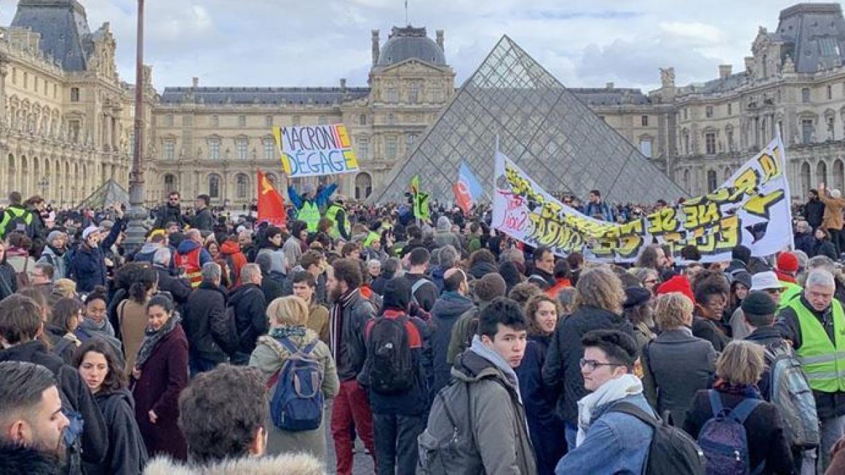 Philippe annonce le recours au 49.3 pour faire passer la réforme des retraites sans vote