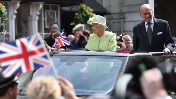 Inglaterra celebra el cumpleaños de la Reina Isabel II