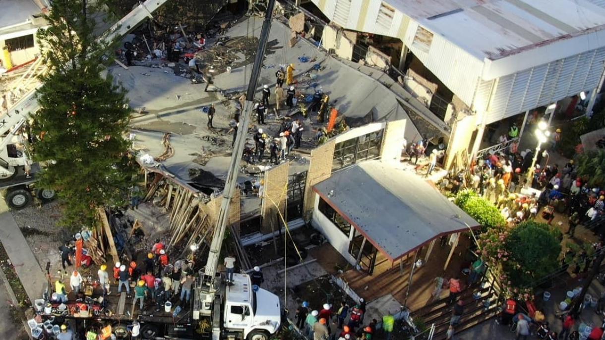 墨西哥一教堂屋顶倒塌 9死50伤