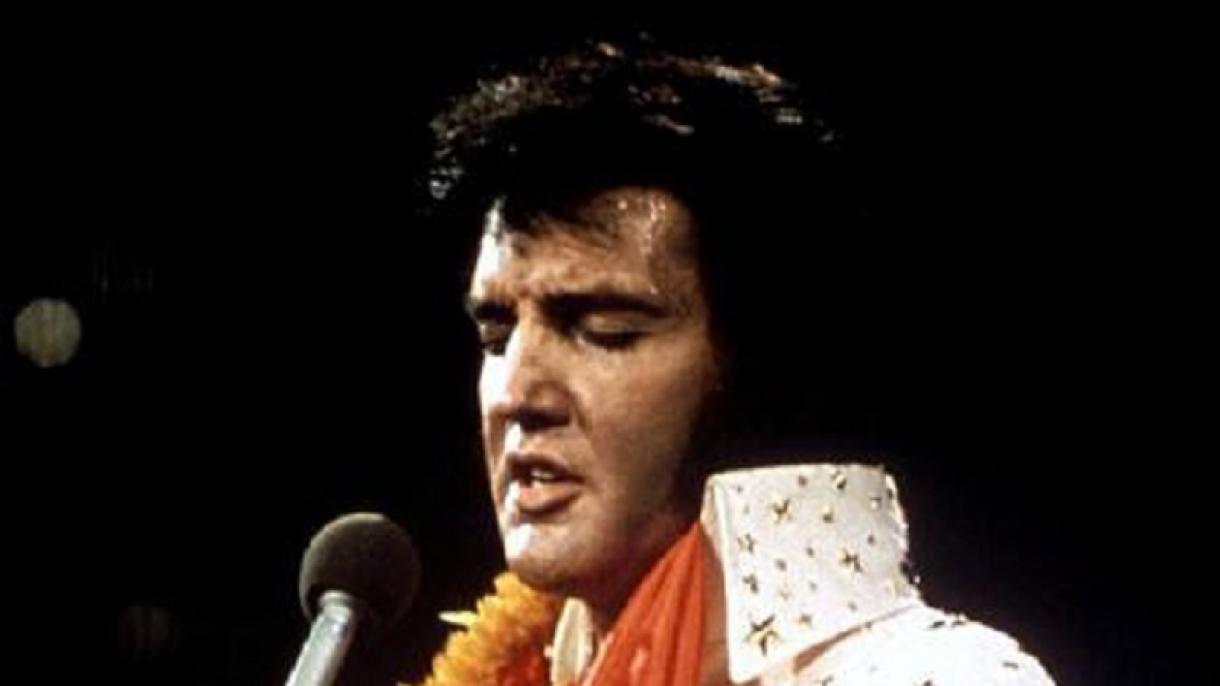Capelli di Elvis Presley vengono venduti all’asta per 72 mila 500 dollari